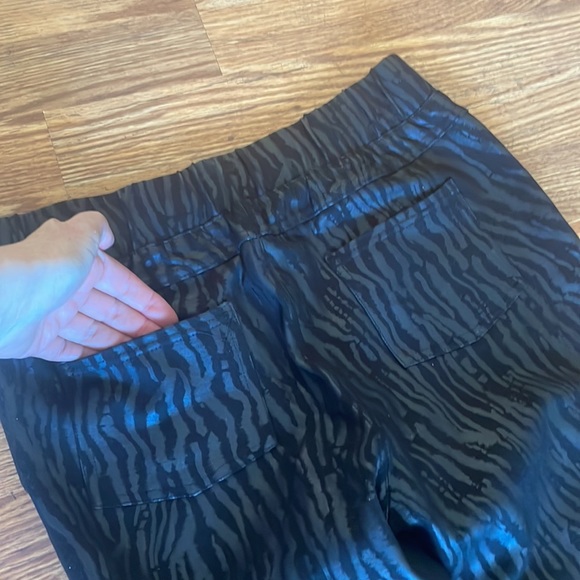 SOFT SURROUNDINGS BLACK ZEBRA PRINT stretch pants leggings - Picture 5 of 6
